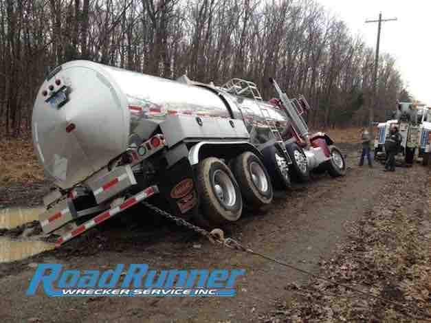 road runner wrecker service heavy recovery IMG 0502 1 copy