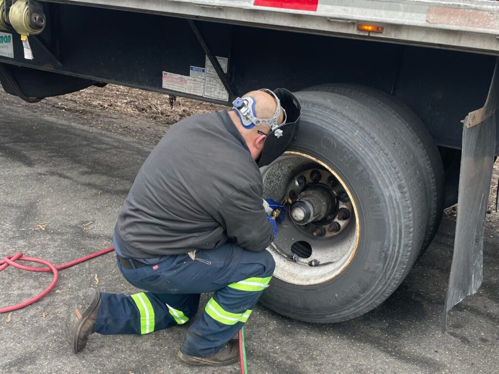 road runner wrecker service mobile diesel image6 e1648778758844