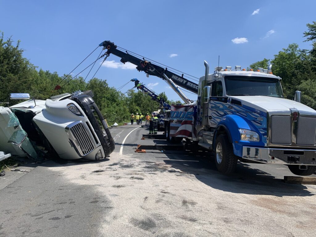 road runner wrecker service heavy recovery IMG 4792