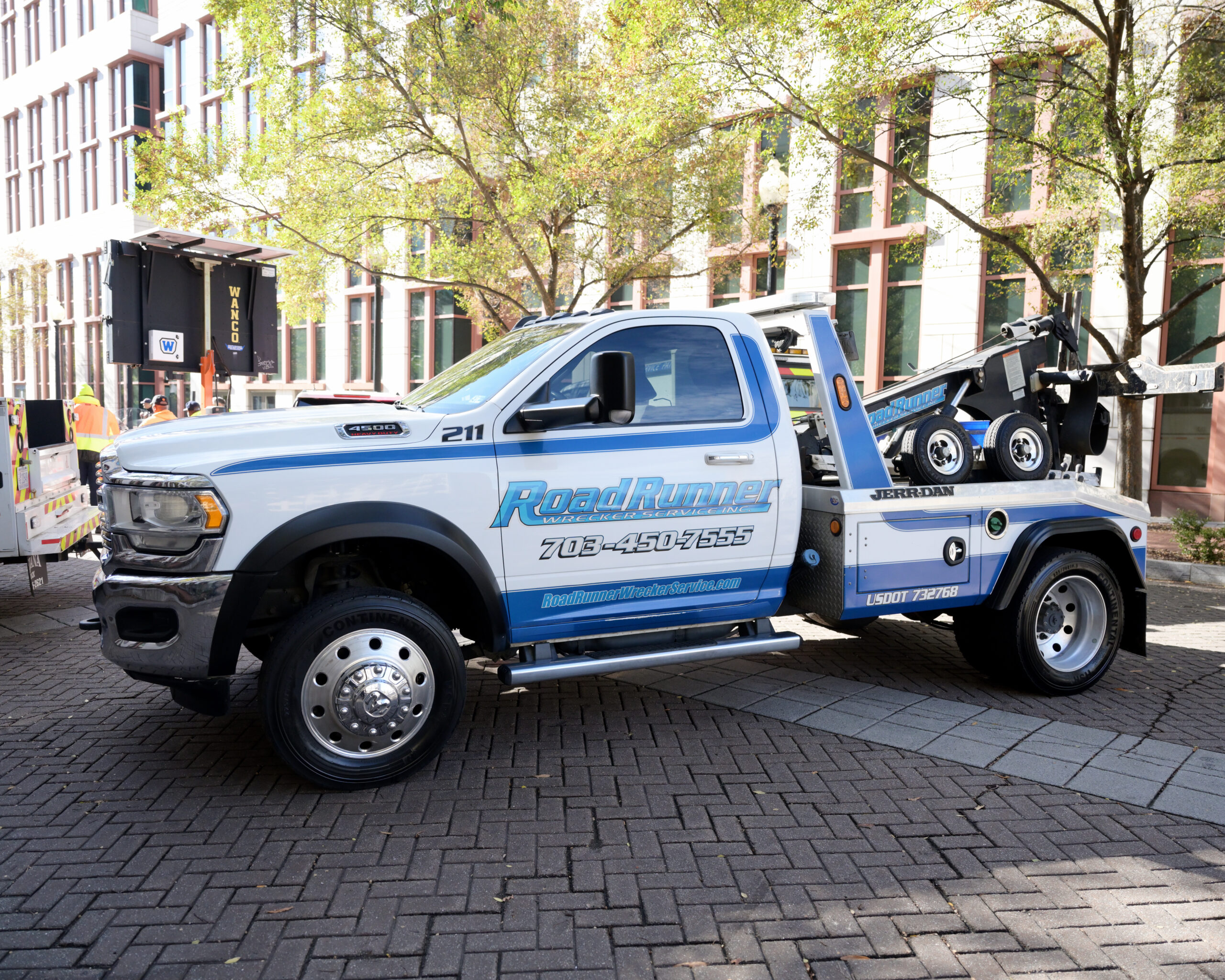 road runner wrecker service light duty towing DRJ 7627