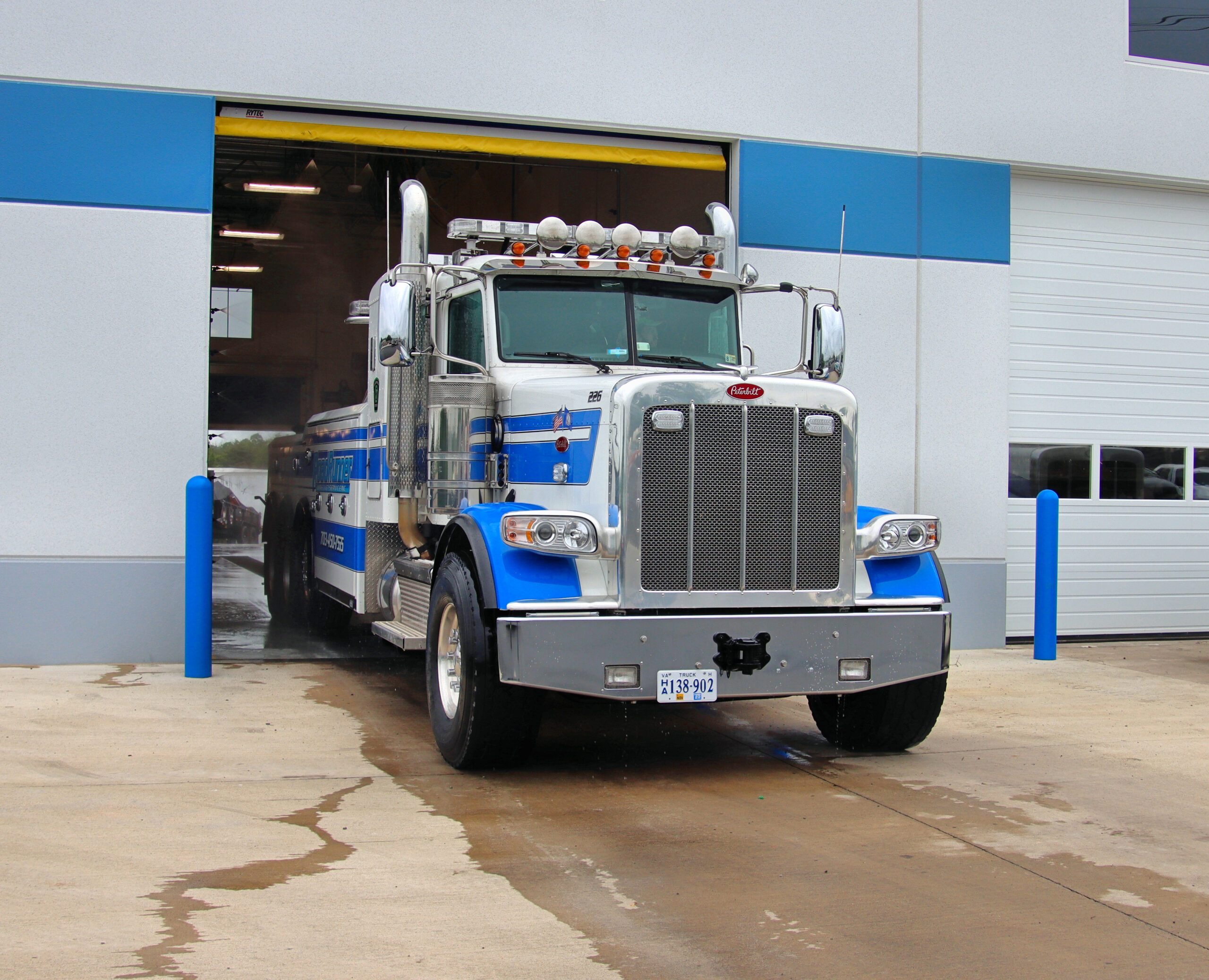 road runner wrecker service truck wash 2022 05 26 09 2 2