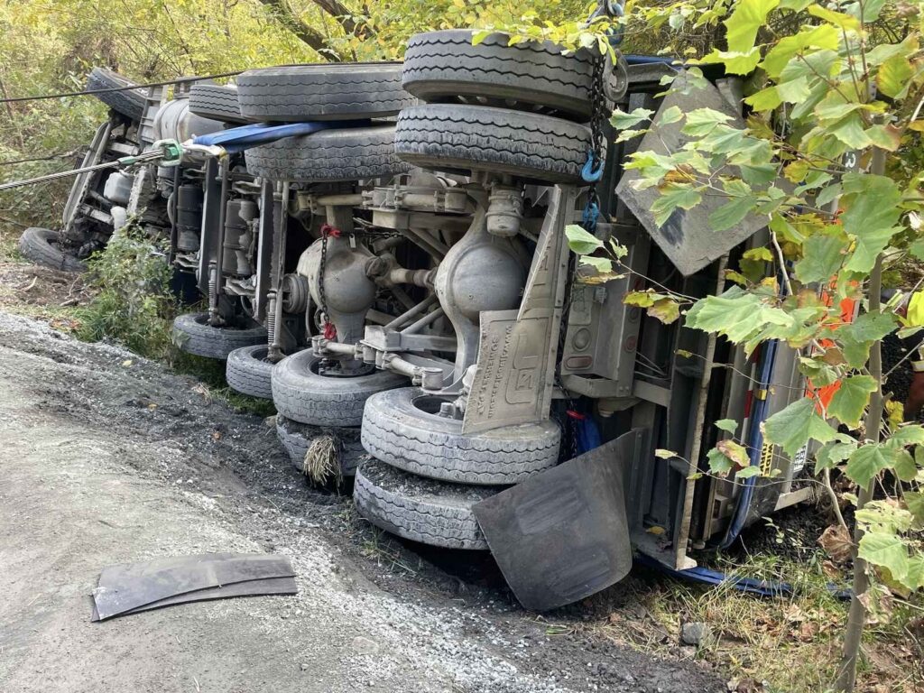Leesburg overturned dump truck recovery