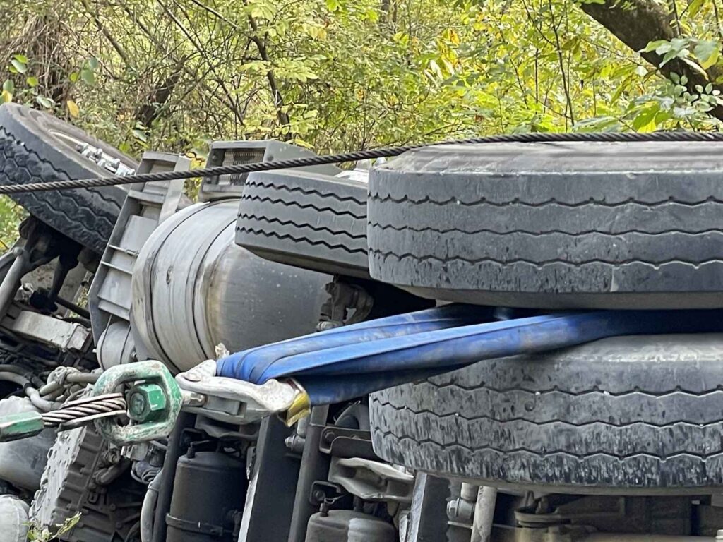 Leesburg overturned dump truck recovery