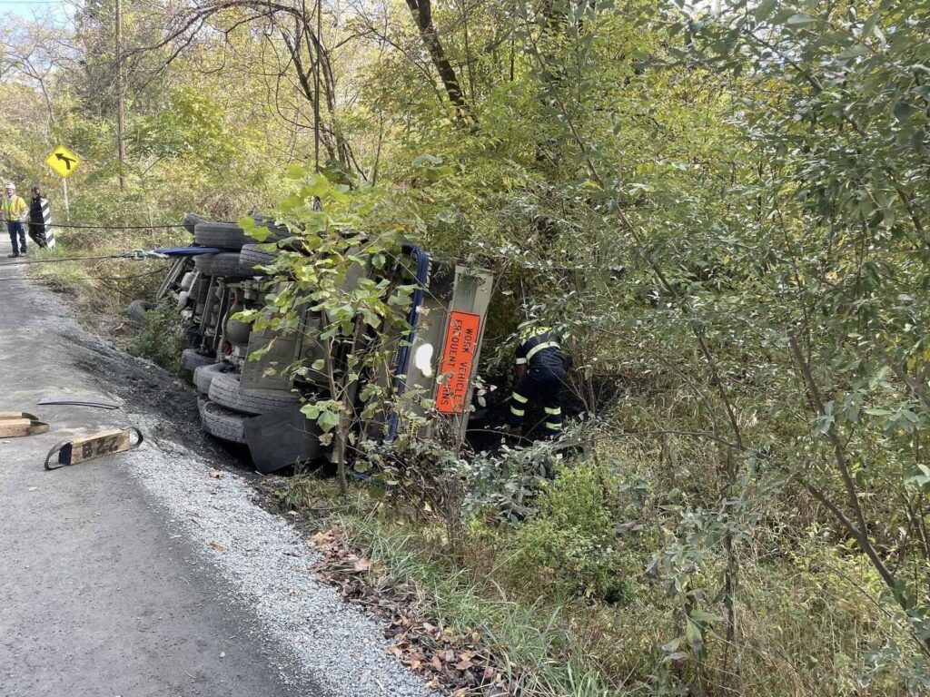 Leesburg overturned dump truck recovery